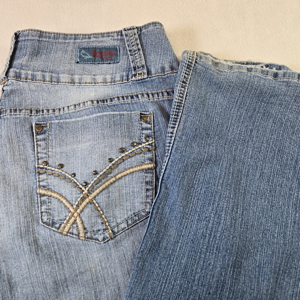 Royalty by YMI Women's Jeans Embroidered Stud pockets Size 16 Bootcut